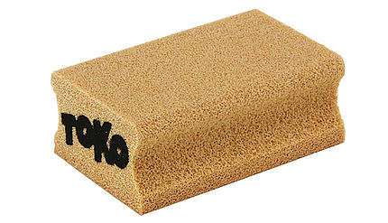 Toko Plasto Cork: Ein rechteckiger Korkblock mit abgerundeten Griffmulden und schwarzem "Toko"-Logo.