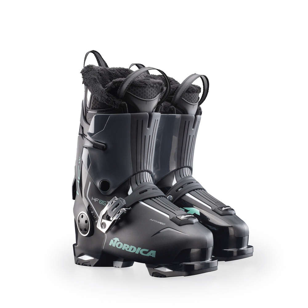 Chaussures de ski Nordica HF 85 W GW noires avec des accents verts et anthracite, isolées sur un fond blanc.