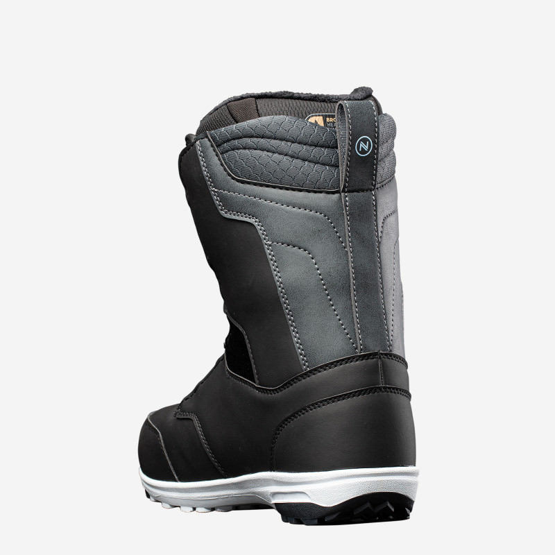 Nahaufnahme eines Nidecker Onyx Snowboardboots für Damen, von hinten, in Schwarz- und Grautönen.