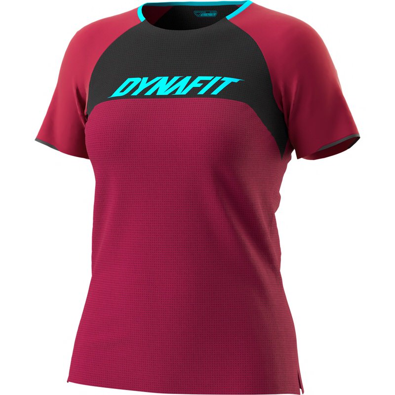 Beetrotes Dynafit Ride Damen T-Shirt mit Mesh-Einsatz und blauem Dynafit-Logo auf der Brust.