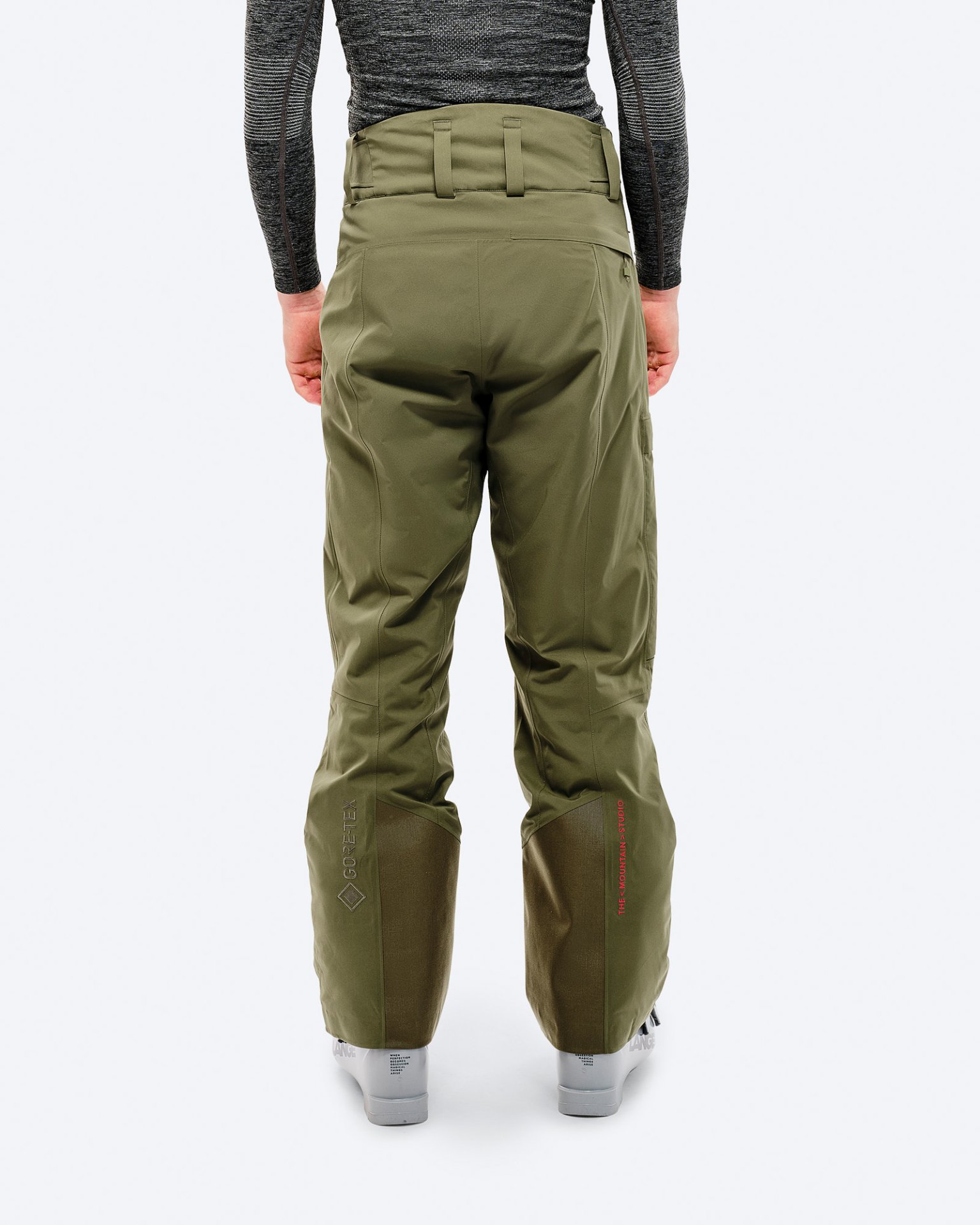 Wasserdichte Winterhose Winter Moss Hose von hinten, wasserdicht mit GORE-TEX Logo am Bein, Teil einer Ski- und Snowboardbekleidung.