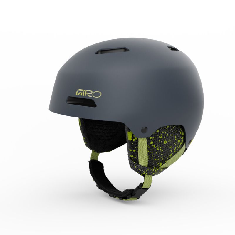 Un casque de ski gris avec des accents verts et le logo Giro sur un fond blanc.