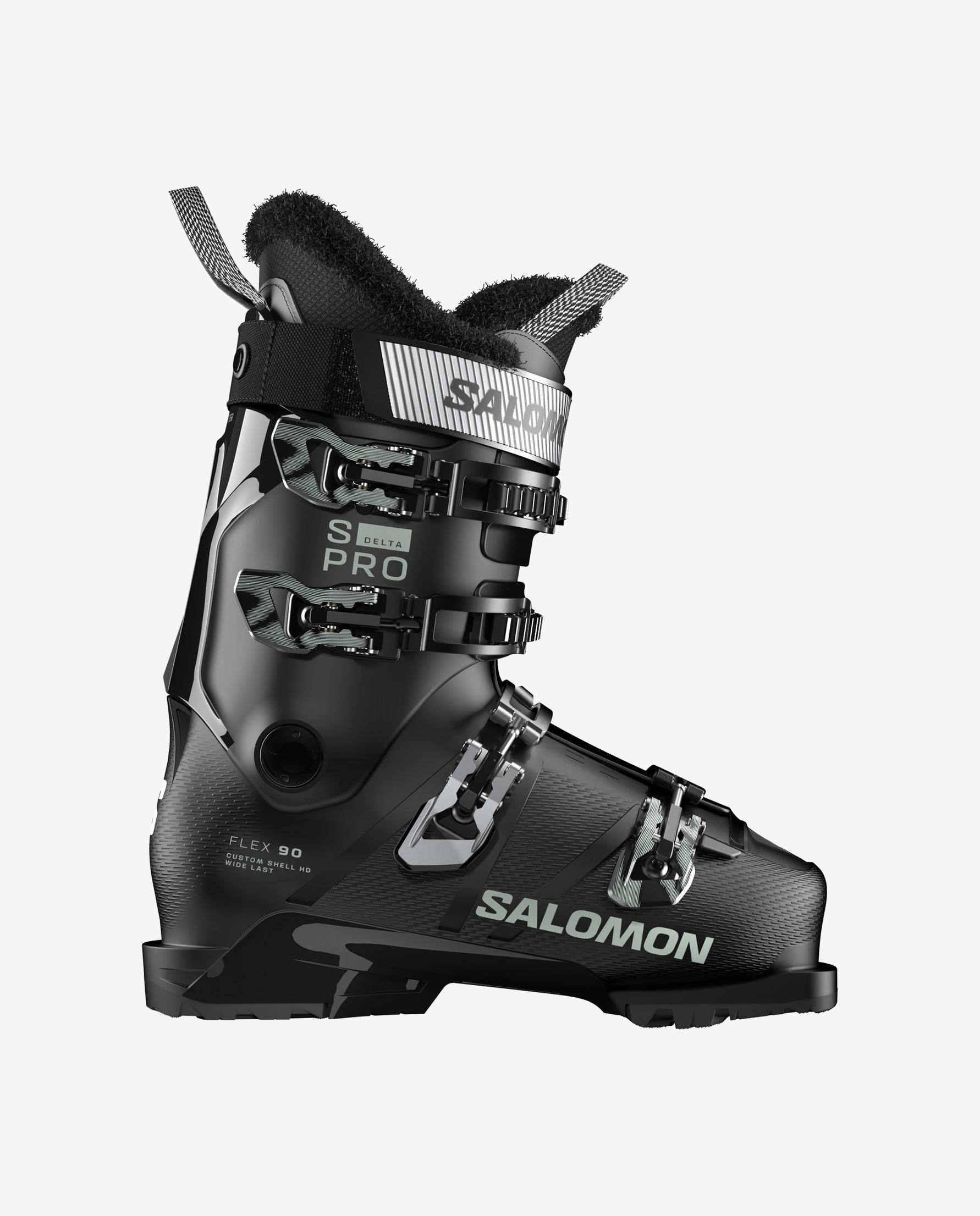 Schwarzer Ski-Schuh der Marke Salomon, seitliche Ansicht. Er hat Schnallen, einen Innenschuh mit Fell und ist mit "S Pro" und "Flex 90" beschriftet.