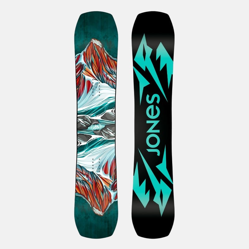 Zwei Jones Twin Sister Snowboards. Eins mit Bergmotiv, das andere schwarz mit blauem Schriftzug.