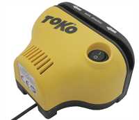 Jaune Toko Scraper Sharpener World Cup Pro avec câble d'alimentation noir et interrupteur.