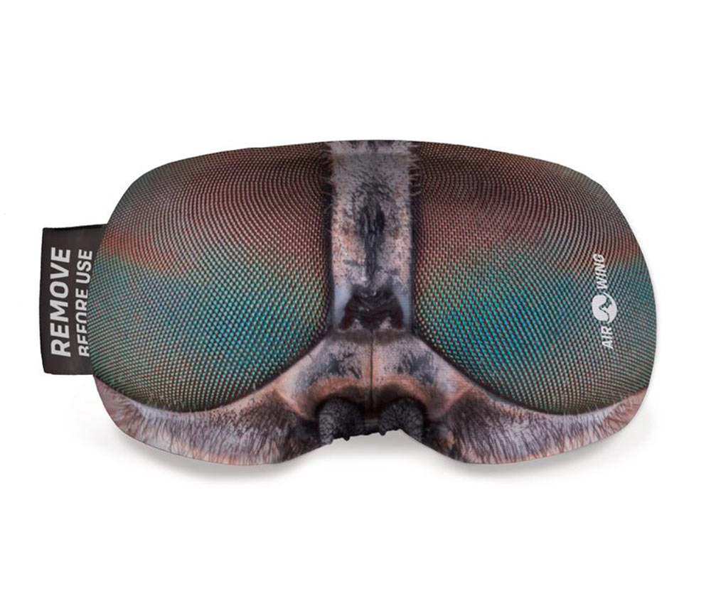 Skibrillenschutz Airwing Insect: Nahaufnahme des Insekt-Augen Designs, mit Hinweis "Remove before use".
