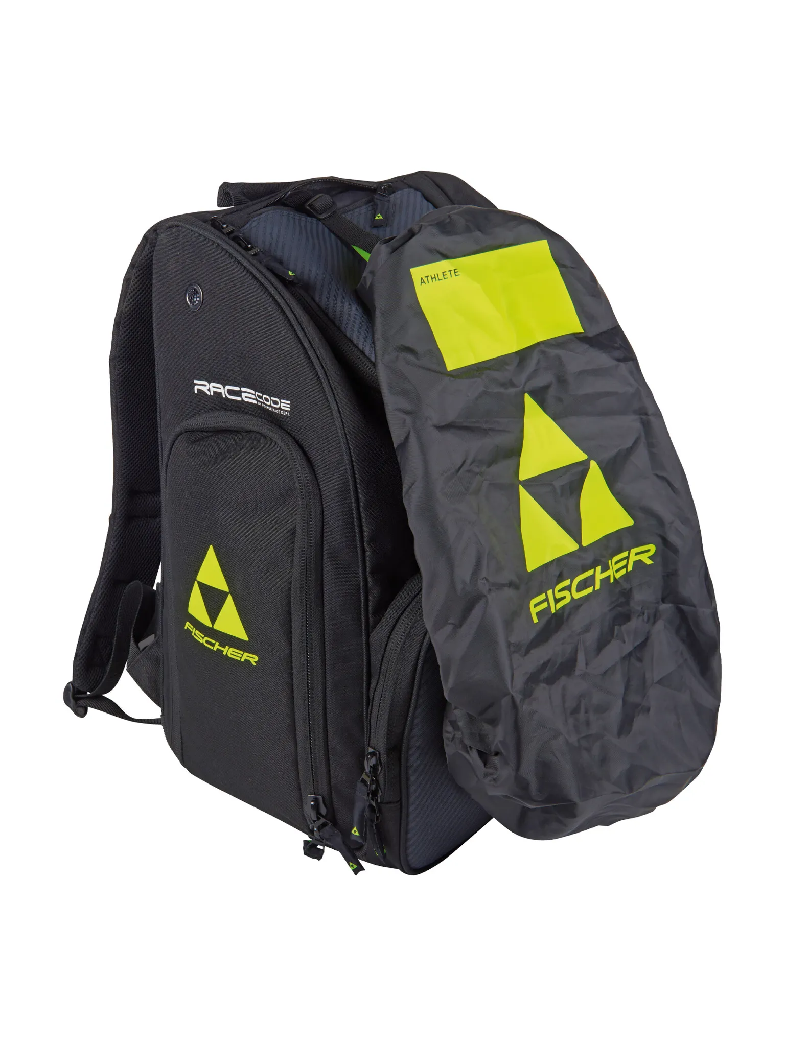 Un sac à dos noir Fischer avec un logo jaune, des détails et une couverture imperméable grise. Sur la couverture, on peut voir un badge jaune "ATHLETE".