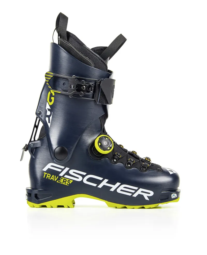 Dunkelblauer Fischer Travers GR Skitourenschuh mit gelben Akzenten, seitliche Ansicht.