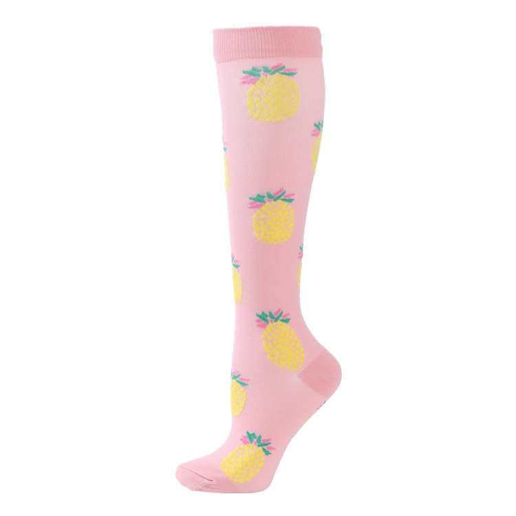 Rosa Skisocke mit Ananas-Muster, knielang.