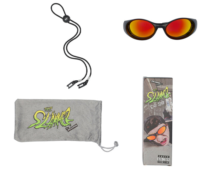 Produktset von "The Slammer The Combustion": Sonnenbrille, Brillenband, Stoffbeutel mit Logo und Produktverpackung.