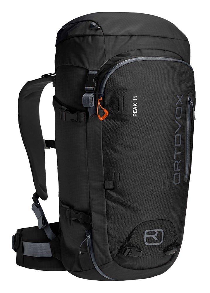 Schwarzer Ortovox Peak 35 Rucksack, Seitenansicht. Träger, Hüftgurt und Logos sind sichtbar.