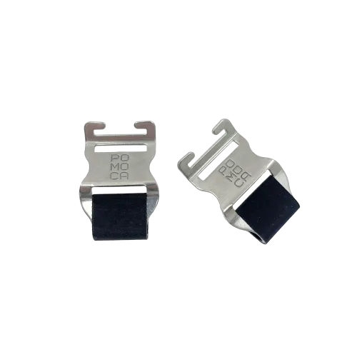 Zwei POMOCA Power Hooks mit Metallschnalle und schwarzem Gummizug liegen auf weißem Grund.