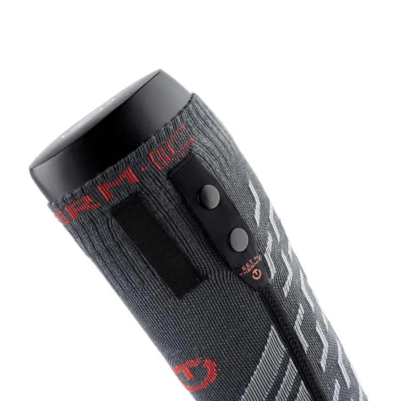Detailaufnahme einer Thermic Ultra Warm Performance Socke mit S-Pack Akku. Bedienelemente und Ziernähte sind sichtbar.
