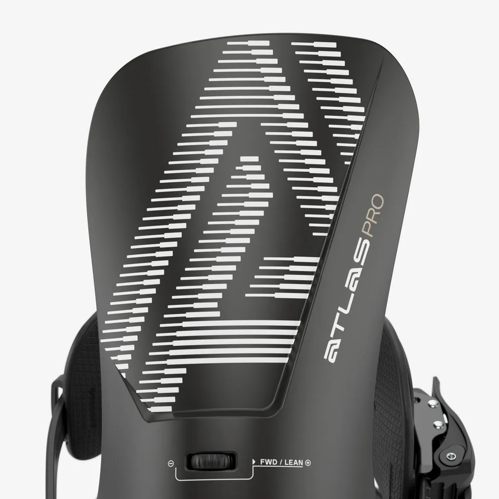 Nahaufnahme einer schwarzen Union Atlas Pro Snowboardbindung mit weißem Grafikmuster und "ATLAS PRO" Schriftzug.