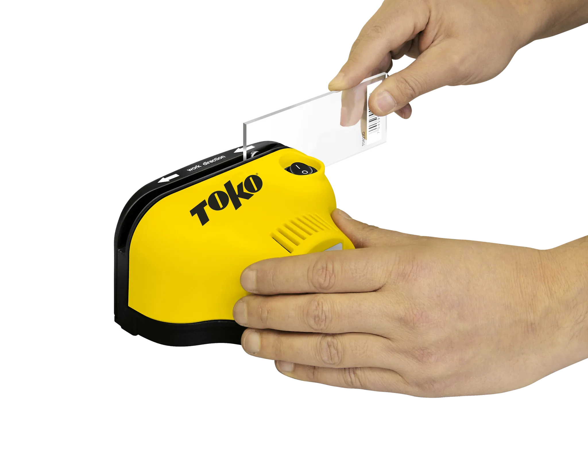 Gelbes TOKO-Gerät mit Händen, die eine transparente Karte einführen. Auf dem Gerät steht "work direction" mit einem Pfeil.