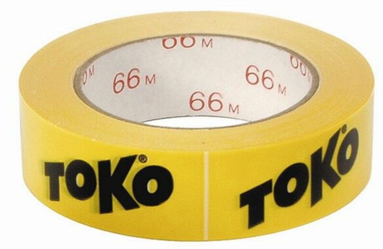 Gelbes Toko-Klebeband, auf der Innenseite ist die Länge in roten Zahlen aufgedruckt. Das Toko Logo ist gut sichtbar.