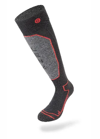 Eine lange, schwarze und graue Socke mit roter Akzentuierung steht aufrecht.