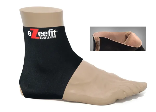 Chaussette de cheville noire Ezeefit Ultrathin au pied d'un mannequin, détail du matériau intérieur en haut à droite.