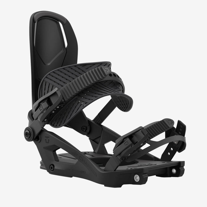 Schwarze Union Charger Bindung Detailaufnahme der schwarzen Union Charger Splitboard-Bindung vor hellem Hintergrund.