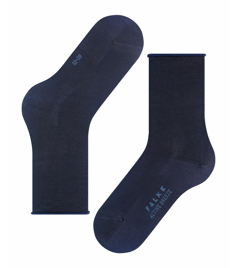Dunkelblaue FALKE Active Breeze Damen Socken, eines liegend und eines stehend mit Rollbündchen.