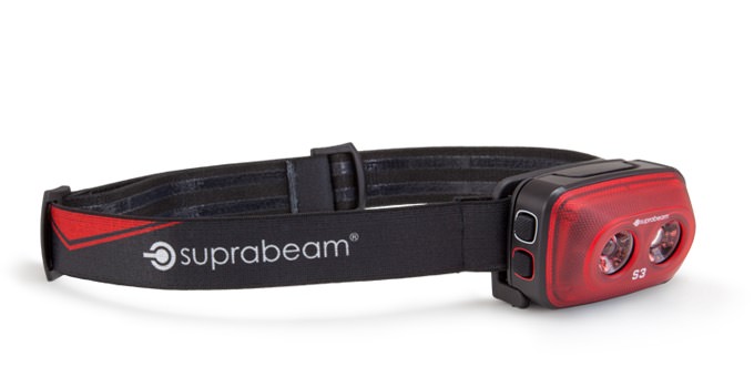 Suprabeam S3 Stirnlampe Suprabeam S3 Stirnlampe, schwarzes Stirnband mit rotem Akzent und rotes Lampengehäuse, mit zwei LEDs.