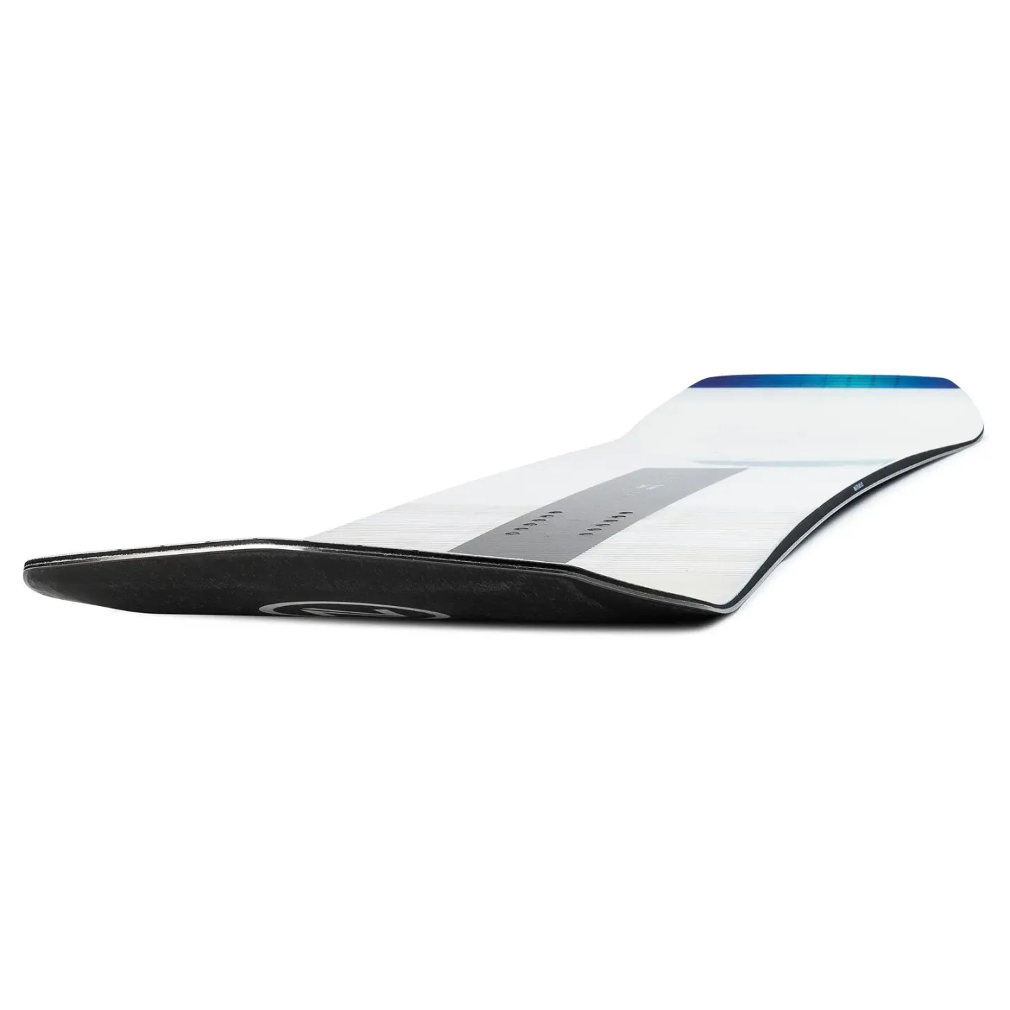 Vue oblique du snowboard Nidecker Thruster, avec un focus sur les carres, la base et le tail avec un dégradé de bleu.