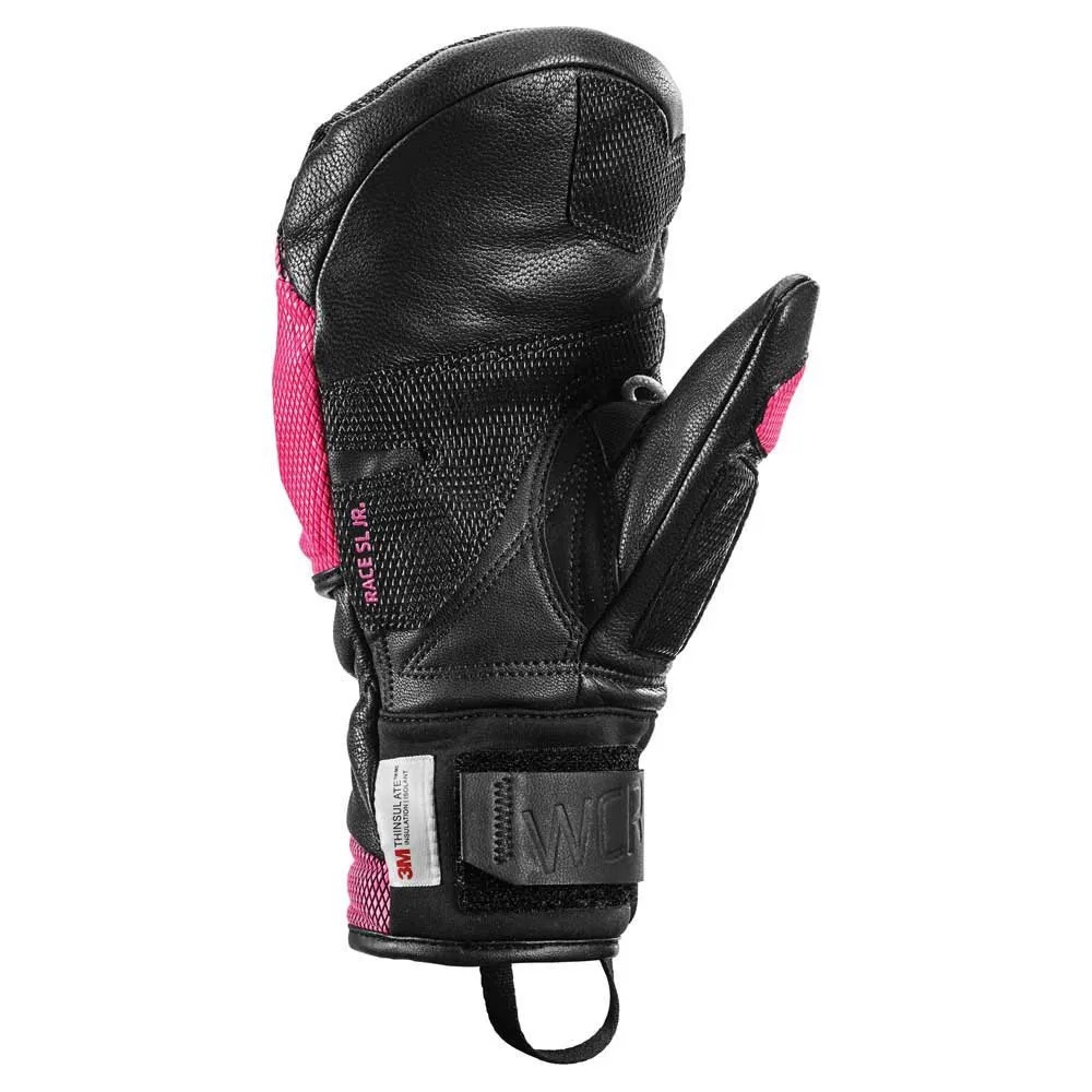 Detailaufnahme eines Leki WCR Venom 3D Junior Fäustlings in Schwarz/Pink mit Handfläche nach vorn.