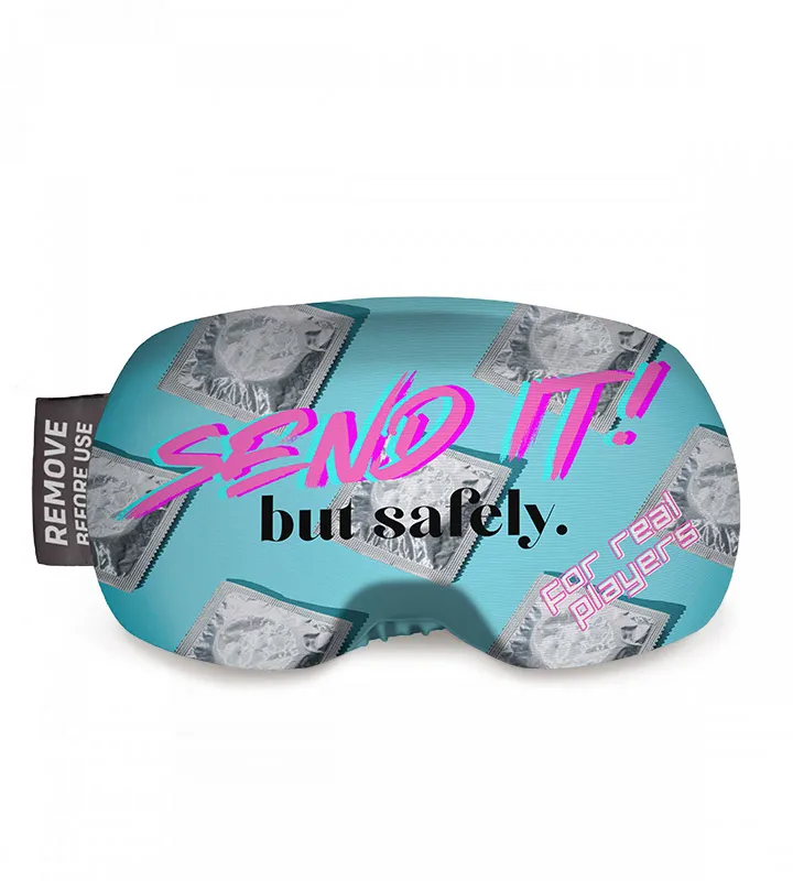 Türkisfarbene Skibrille mit Kondom-Muster, pinkem "Send It!"-Schriftzug und dem Text "but safely. for real players."
