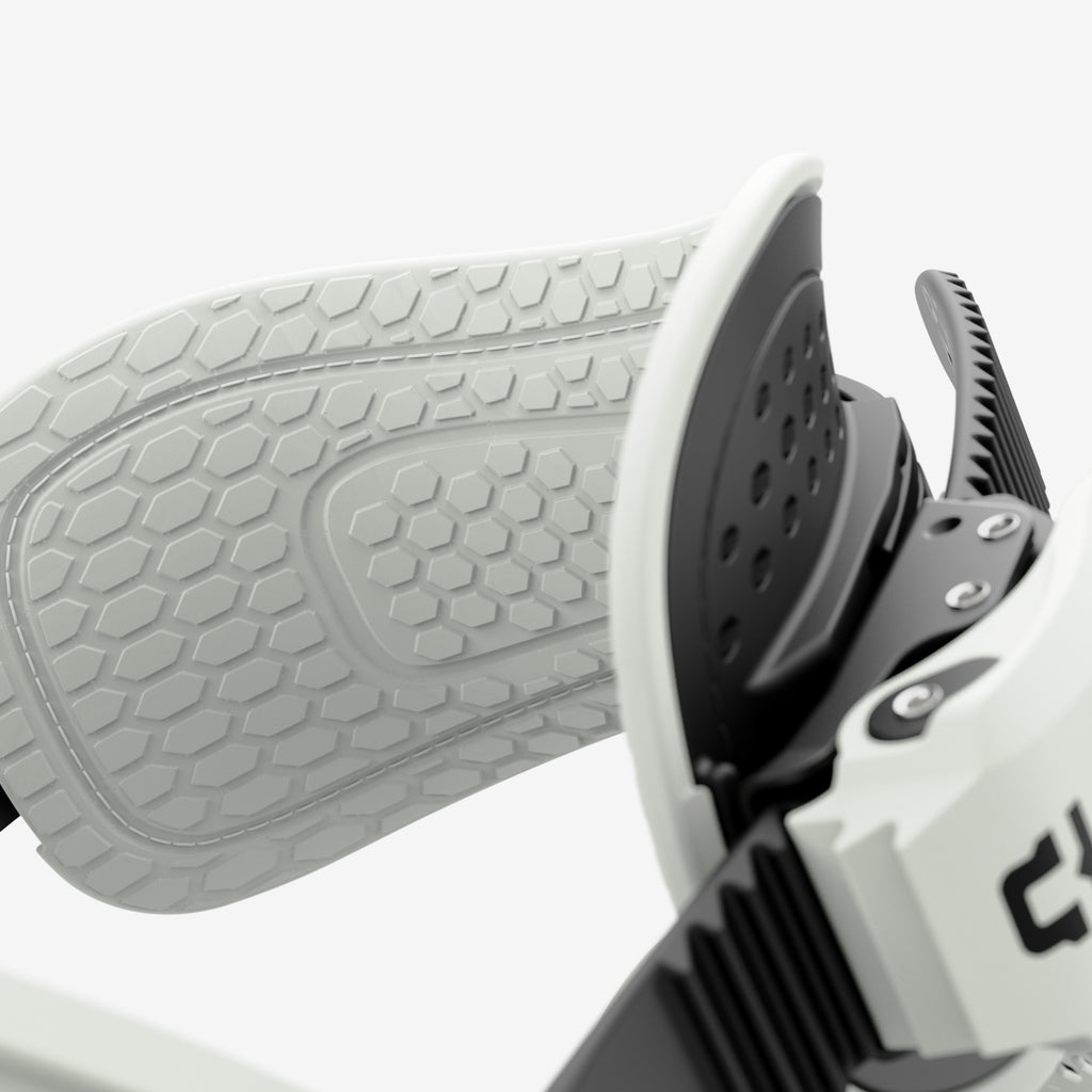 Sandfarbene Snowboardbindung Detailansicht: Sandfarbene Union Force Snowboardbindung mit Wabenmuster und schwarzem Highback.