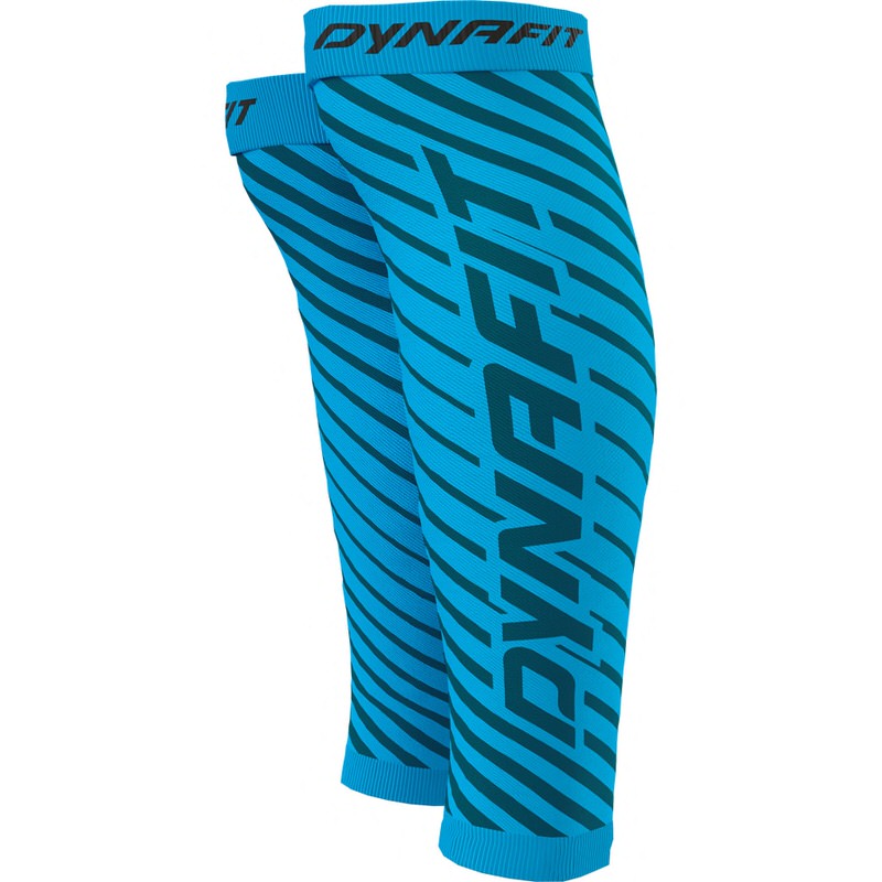 Protezioni per ginocchia Dynafit blu Due ginocchiere Dynafit Perform blu con strisce diagonali e grande scritta "DYNAFIT".