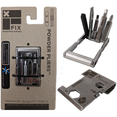 Karakoram Multi Tool: Kompaktes Werkzeugset, mit Bits in Halterung und Clip, verpackt in Pappschuber.