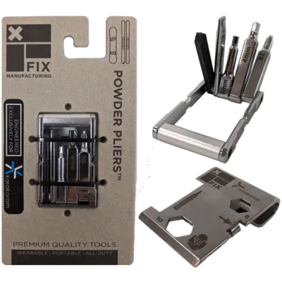 Karakoram Multi Tool: Kompaktes Werkzeugset, mit Bits in Halterung und Clip, verpackt in Pappschuber.