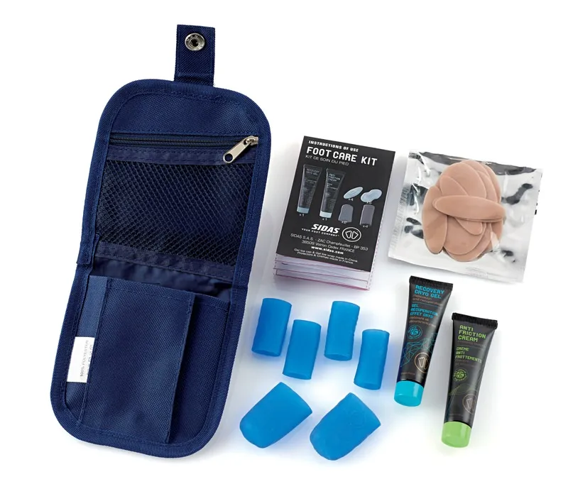 Kit ouvert Sidas Foot Care avec sac, coussinets en gel, capuchons de protection et pansements pour le soin des pieds.