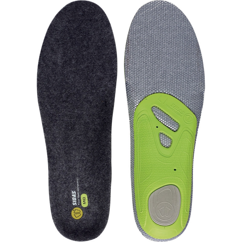 Ein Paar Sidas 3 Feet Merino MID Einlegesohlen, eine mit grauer Merinowolle und eine mit grauer Netzstruktur und grüner Stütze.