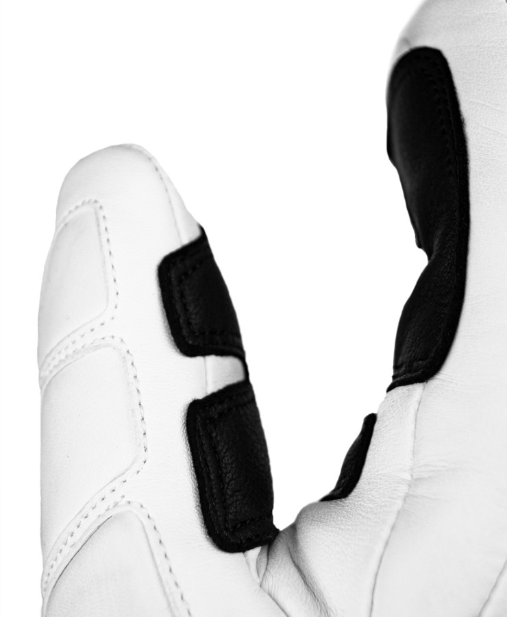 Moufles blanches Reusch Vue détaillée d'une moufle blanche Reusch World Champ avec des renforts noirs.