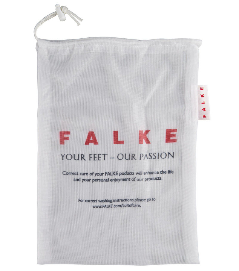 Weißer Waschbeutel mit rotem "FALKE"-Logo und Text. Kordelzug oben, Label an der Seite.