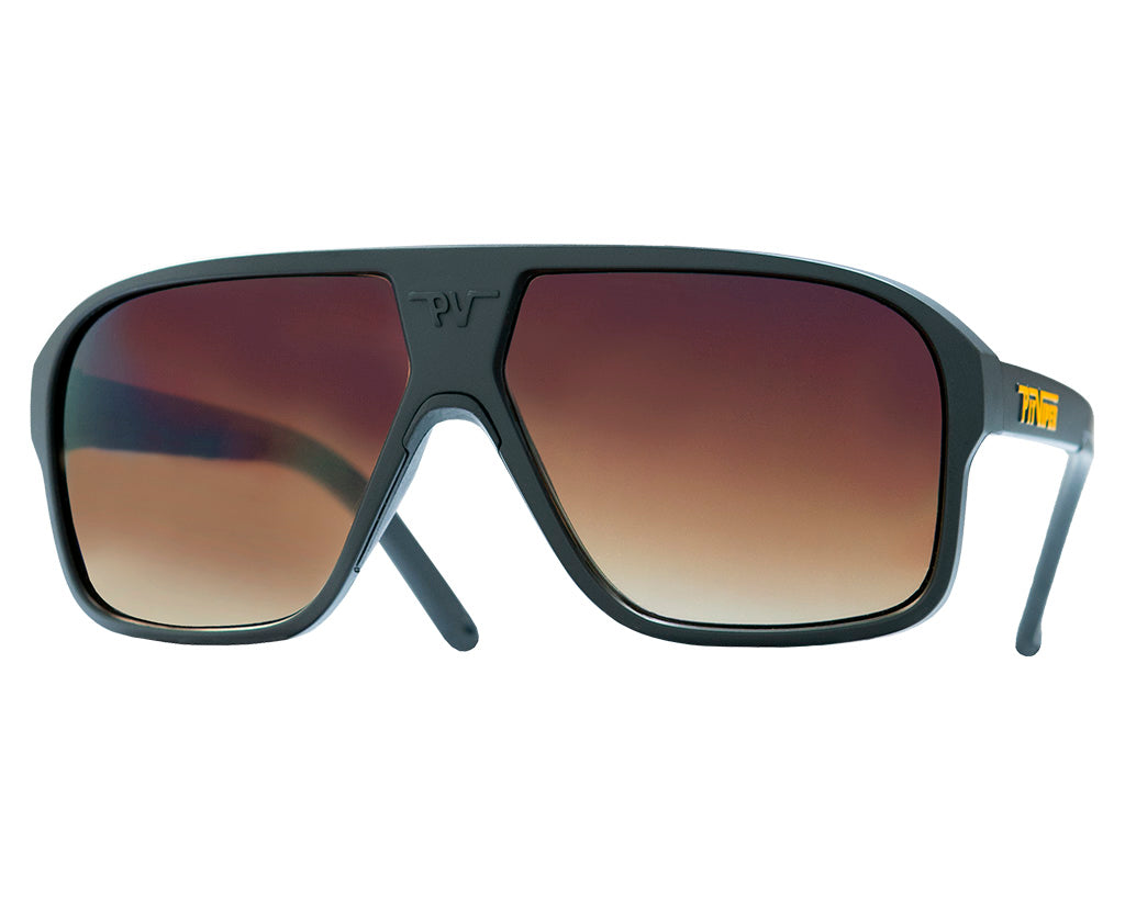 Sonnenbrille mit braunem Farbverlauf in den Gläsern und mattschwarzem Rahmen.