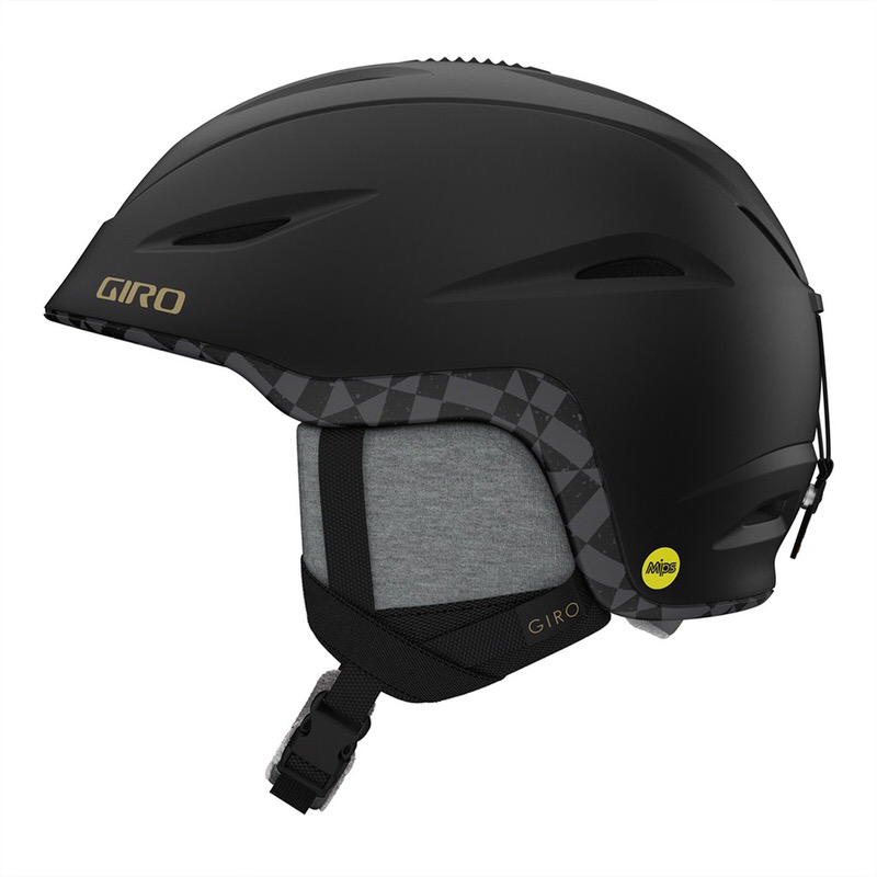Schwarzer Giro Fade MIPS Skihelm mit Schachbrettmuster am Ohrpolster, Seitenansicht.