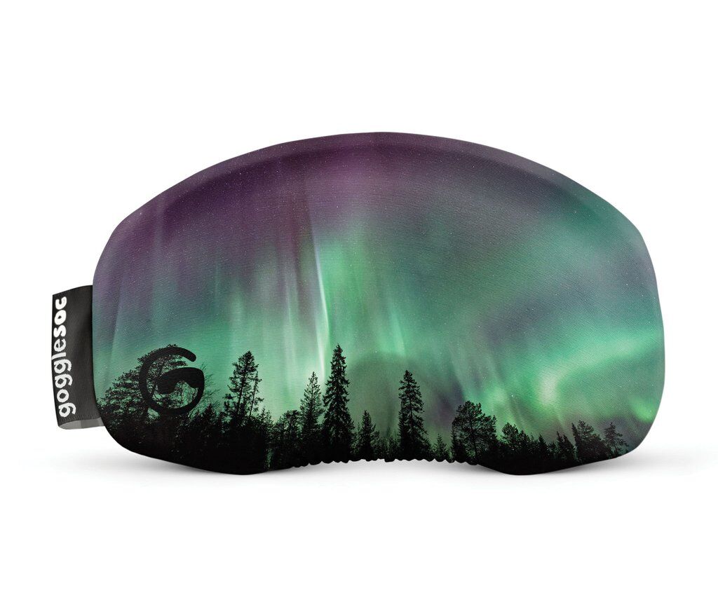 Gogglesoc Aurora: Hülle mit grüner Aurora Borealis über einem dunklen Wald.