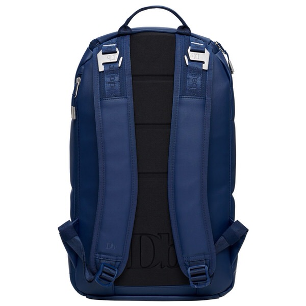 Blauer The Backpack von Douchebags, Detailansicht von hinten mit Trägern und Rückenpolster.