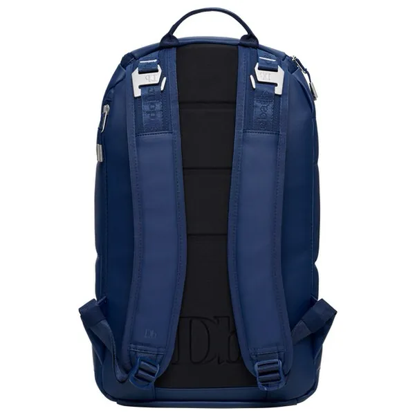 Blauer The Backpack von Douchebags, Detailansicht von hinten mit Trägern und Rückenpolster.
