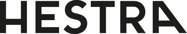 Das Logo der Marke HESTRA zeigt den Schriftzug "HESTRA" in großen, fetten, schwarzen Großbuchstaben auf einem schlichten weißen Hintergrund. Die Buchstaben sind klar und deutlich lesbar, in einer modernen Sans-Serif-Schriftart.