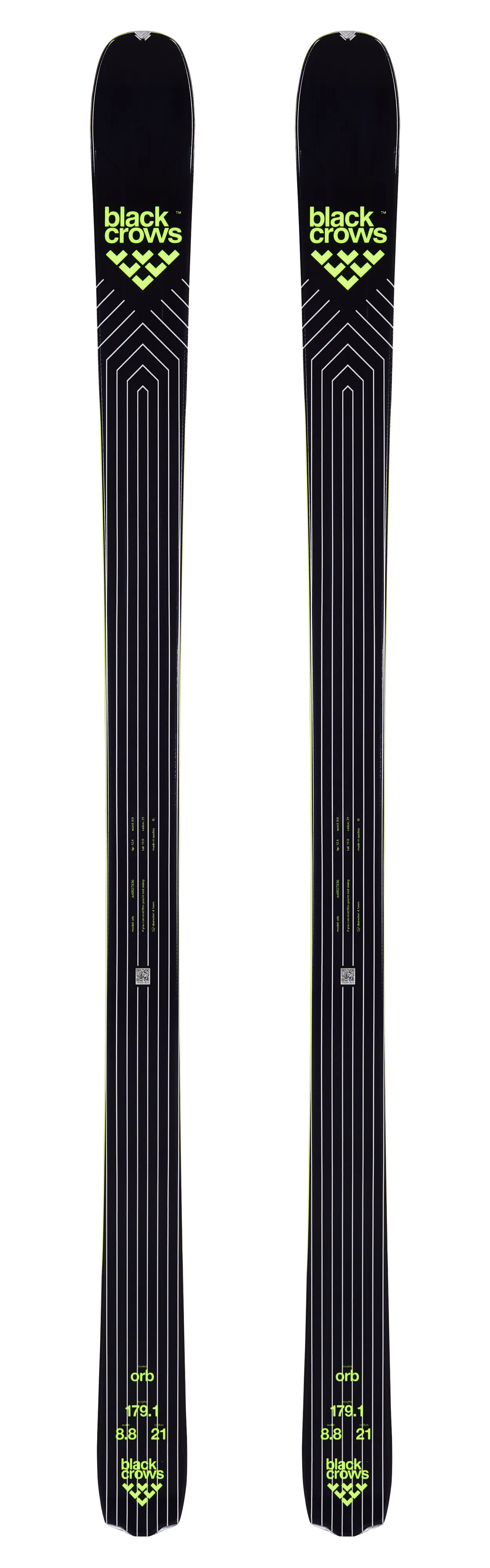 Deux skis Black Crows Orb, design noir avec logo vert clair et lignes parallèles blanches.