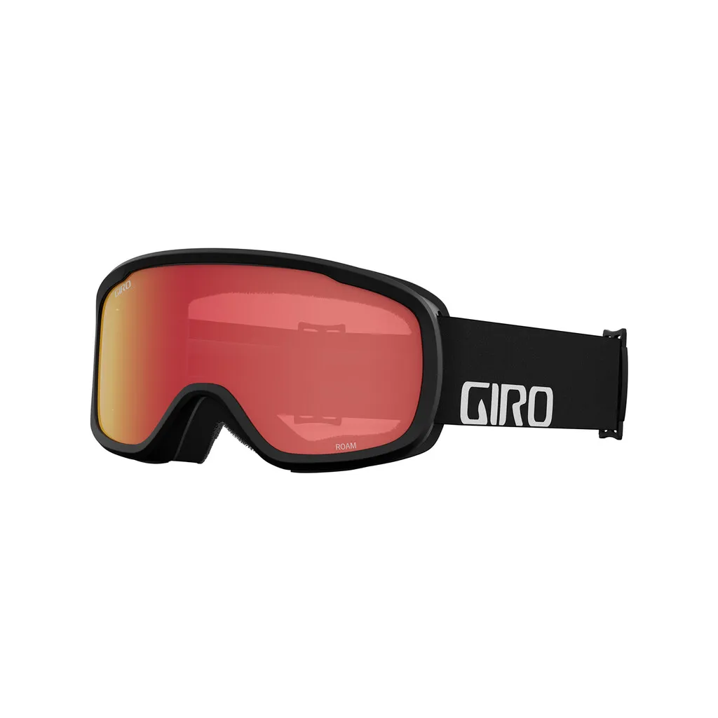 Occhiali da neve Giro neri con lenti S2 specchiate rosse color ambra e cinturino nero con logo bianco.