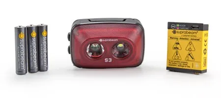Suprabeam S3 Stirnlampe mit Rotlicht, 3 Batterien und Akku auf weißem Grund.