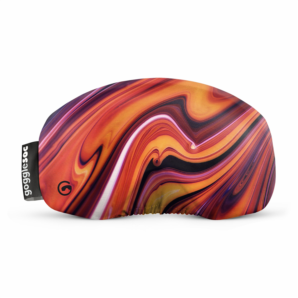 Geo Soc Schutzhülle: Abstraktes, gewirbeltes Muster in Orange-, Rot- und Violetttönen. Elastisches Band mit Logo.