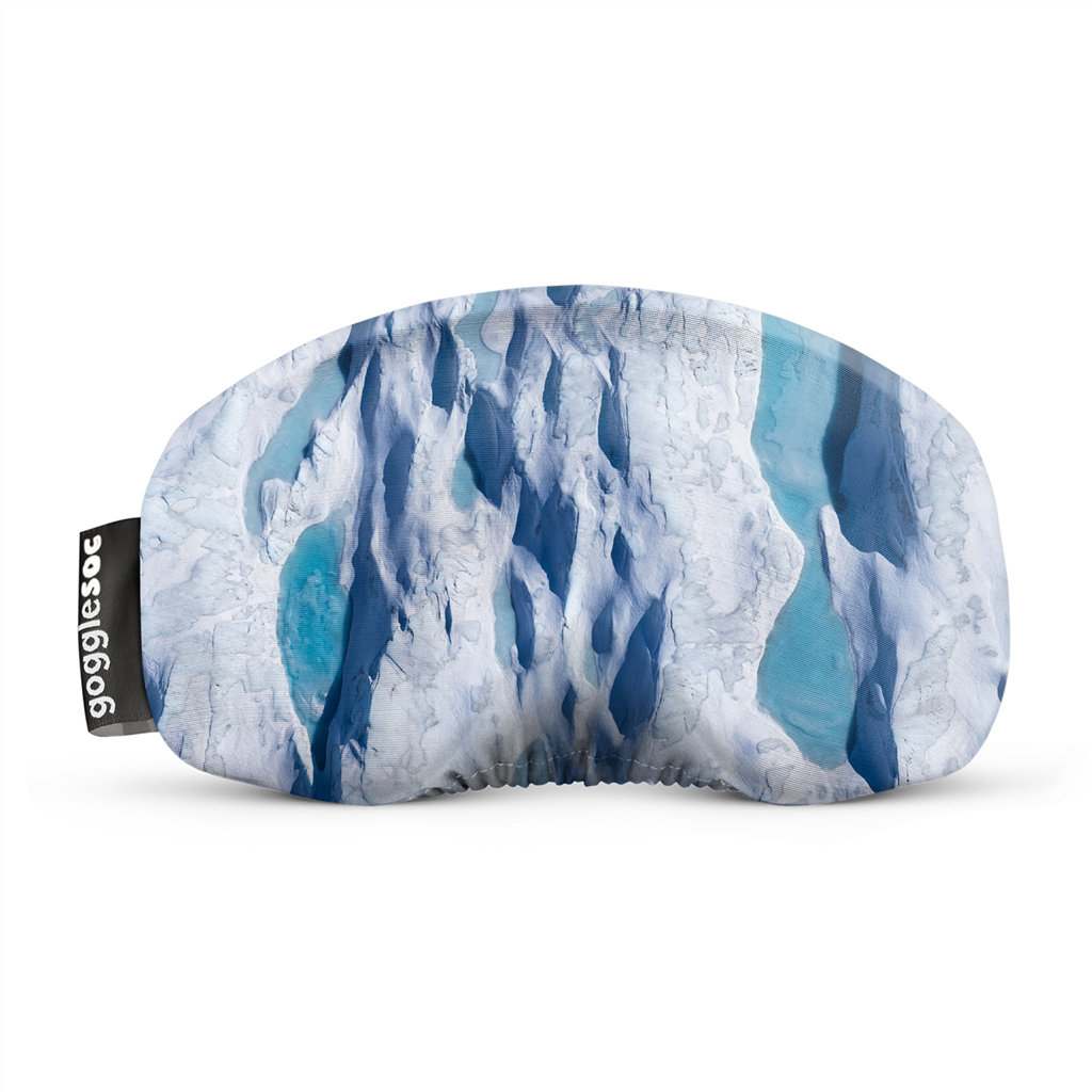 Gogglesoc Glacier: Schutz für Skibrille mit Gletscher-Muster in Weiß- und Blautönen. Logo am Band.