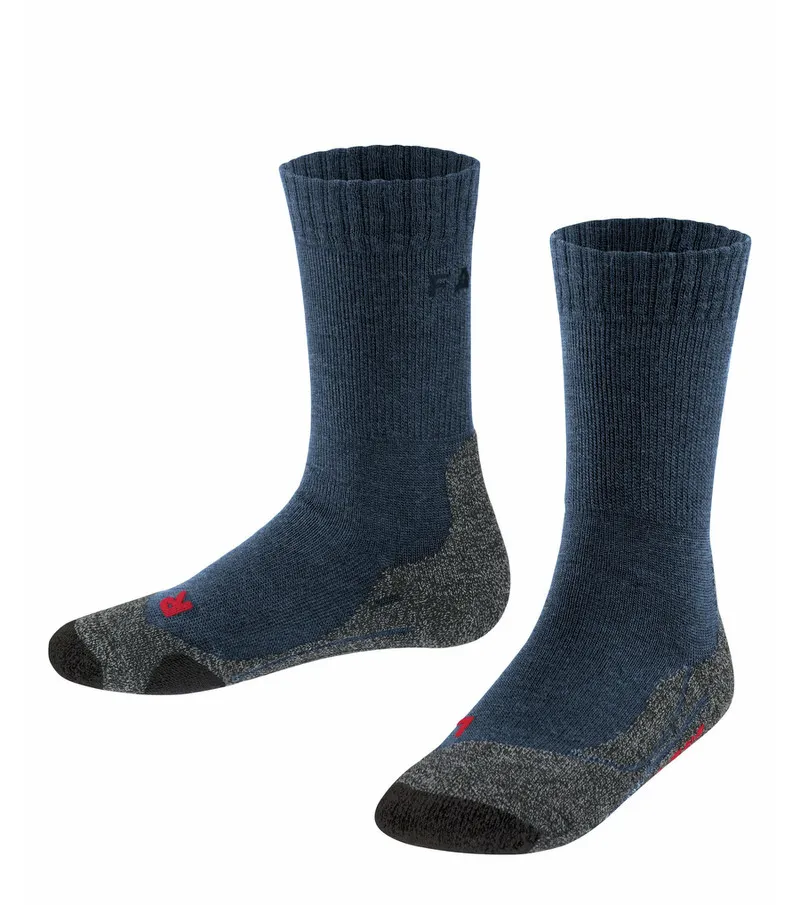 Deux chaussettes de trekking TK2 bleu foncé pour enfants avec des renforts gris et un logo rouge.