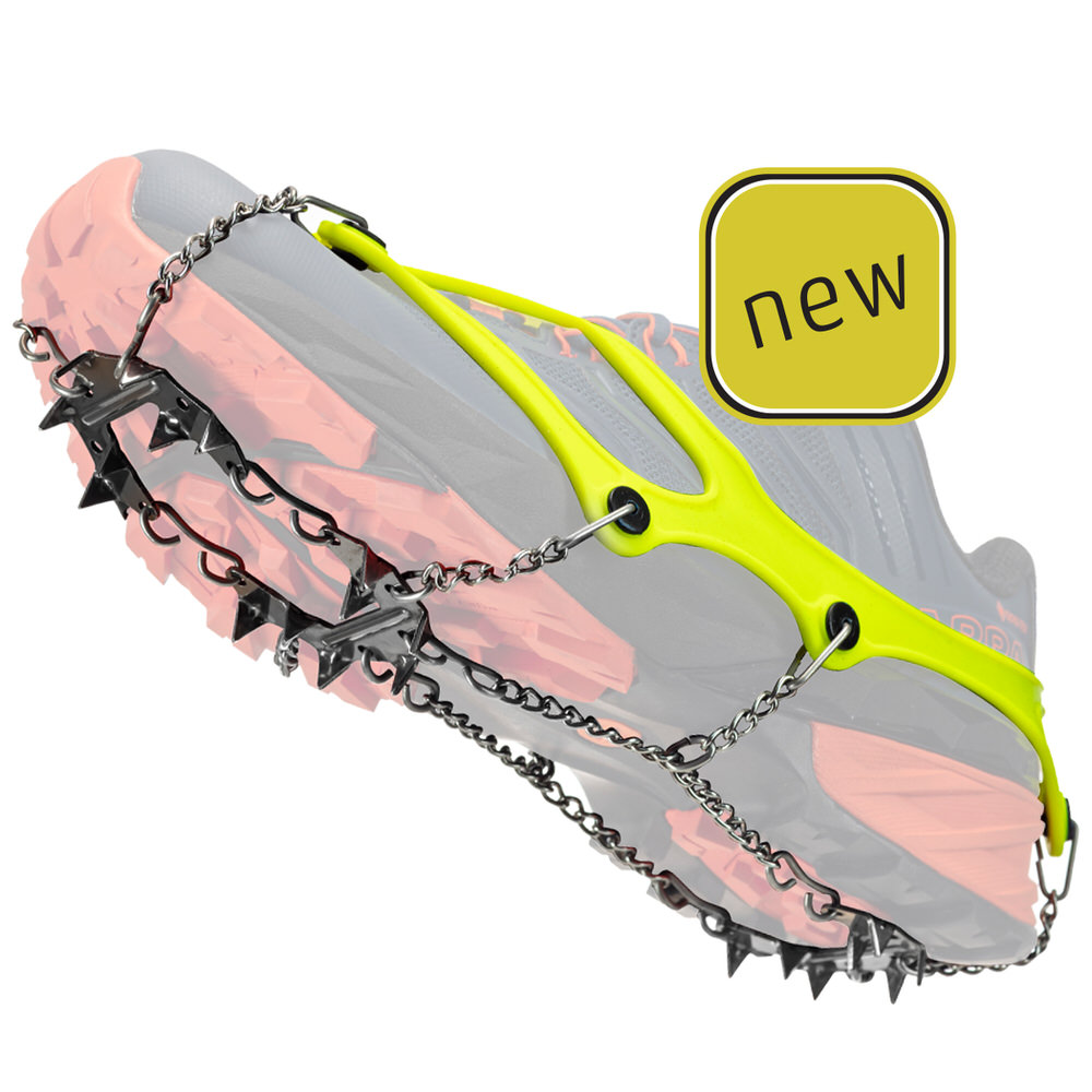 Nahaufnahme: Schuh mit Schuhkralle, Kette und gelben Elastomer, Kennzeichnung "Neu".