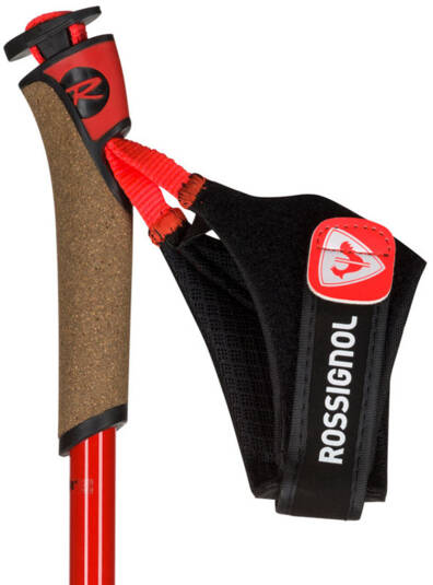 Detailaufnahme Rossignol Force 7 Rennstock: Griff aus Kork mit roter Schlaufe und rotem Schaft.